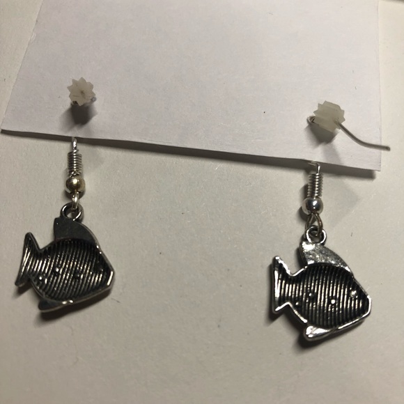 Cute Fish Earrings - Picture 3 of 3